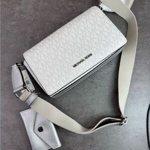 NWT Michael Kors Vincent Small Signature Logo Crossbody Bag with CardCase Silver
